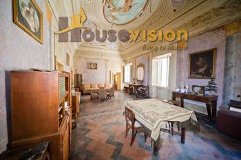 On sale: Elegant palace with original frescoes in Le Marche. Rif 408